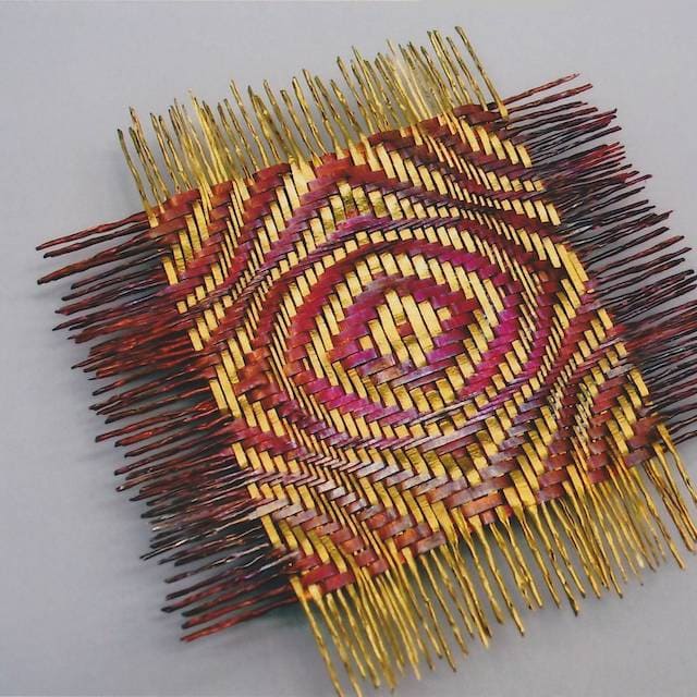 家出隆浩 あやおりがね「壁掛 廻 2006」